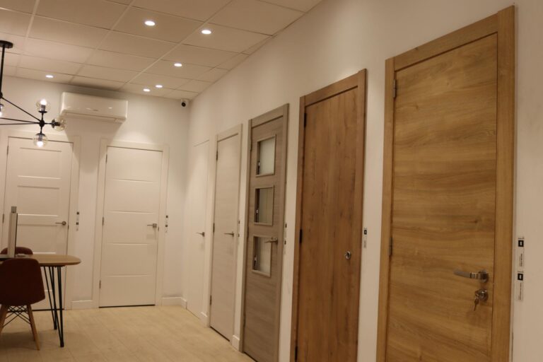 instalacion puertas interiores de madera Mataró Maresme Barcelona | Vista Servicios Integrales