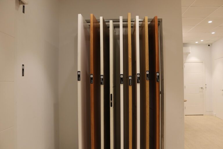 instalacion puertas interiores de madera Mataró Maresme Barcelona | Vista Servicios Integrales