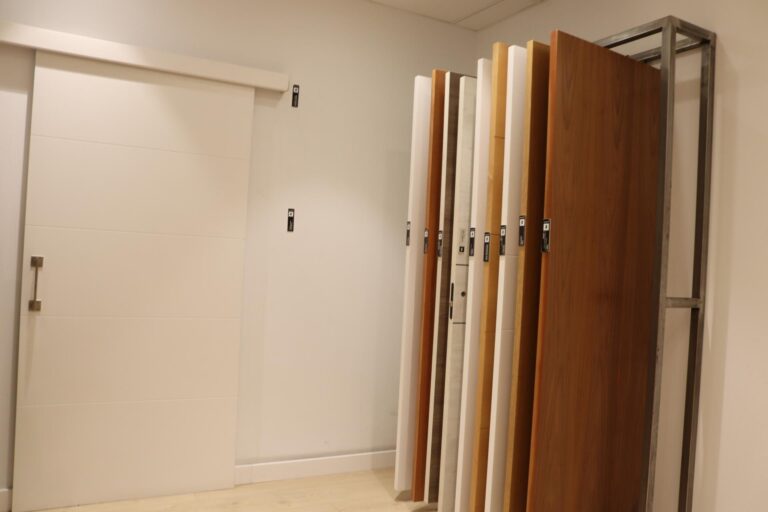 instalacion puertas interiores de madera Mataró Maresme Barcelona | Vista Servicios Integrales