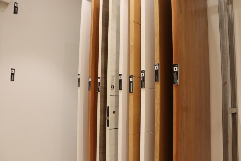 instalacion puertas interiores de madera Mataró Maresme Barcelona | Vista Servicios Integrales