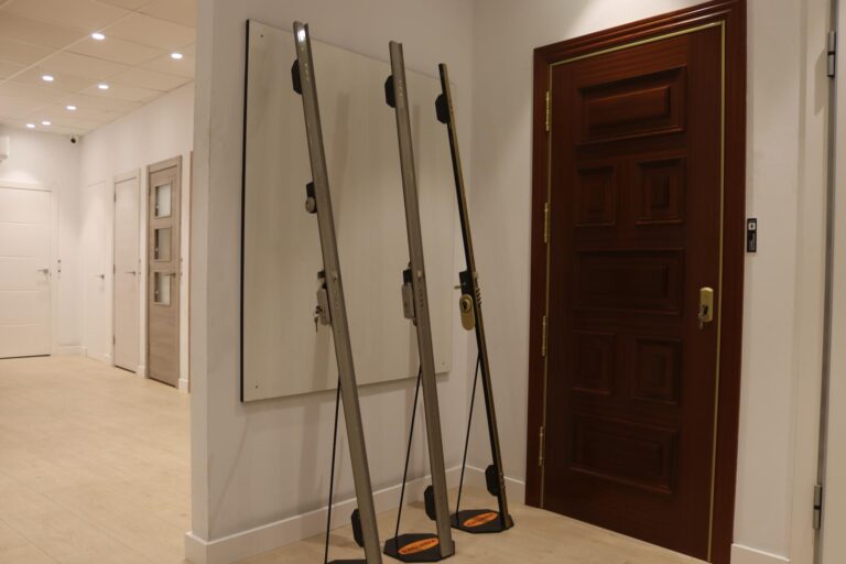 instalacion puertas interiores de madera Mataró Maresme Barcelona | Vista Servicios Integrales