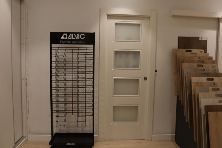 instalacion puertas interiores de madera Mataró Maresme Barcelona | Vista Servicios Integrales