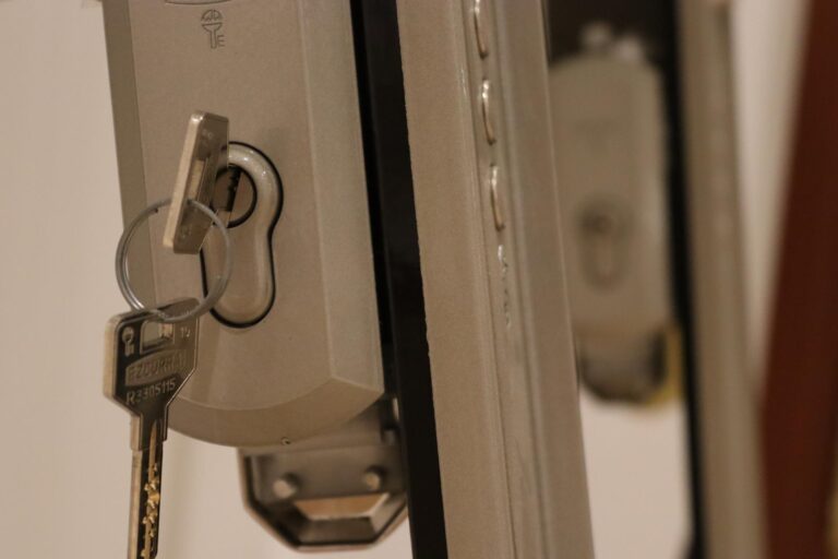 instalacion puertas interiores de madera Mataró Maresme Barcelona | Vista Servicios Integrales