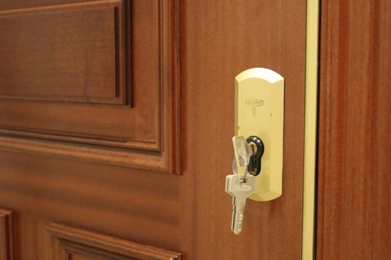 instalacion puertas interiores de madera Mataró Maresme Barcelona | Vista Servicios Integrales