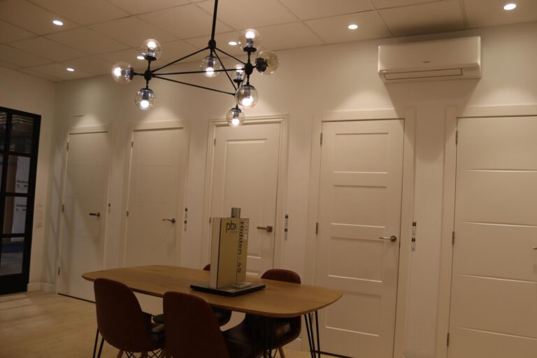 instalacion puertas interiores de madera Mataró Maresme Barcelona | Vista Servicios Integrales