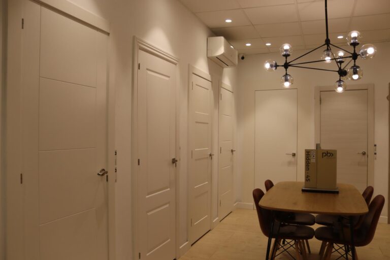 instalacion puertas interiores de madera Mataró Maresme Barcelona | Vista Servicios Integrales