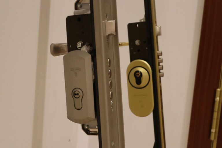 instalacion puertas interiores de madera Mataró Maresme Barcelona | Vista Servicios Integrales