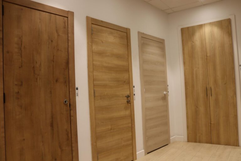 instalacion puertas interiores de madera Mataró Maresme Barcelona | Vista Servicios Integrales