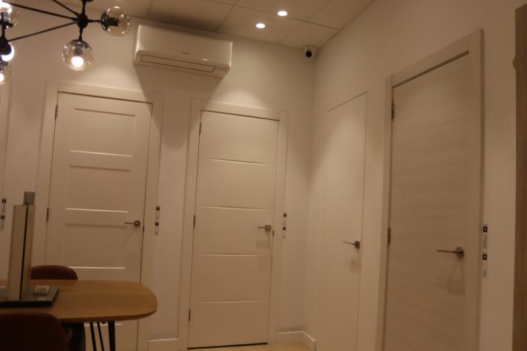 instalacion puertas interiores de madera Mataró Maresme Barcelona | Vista Servicios Integrales