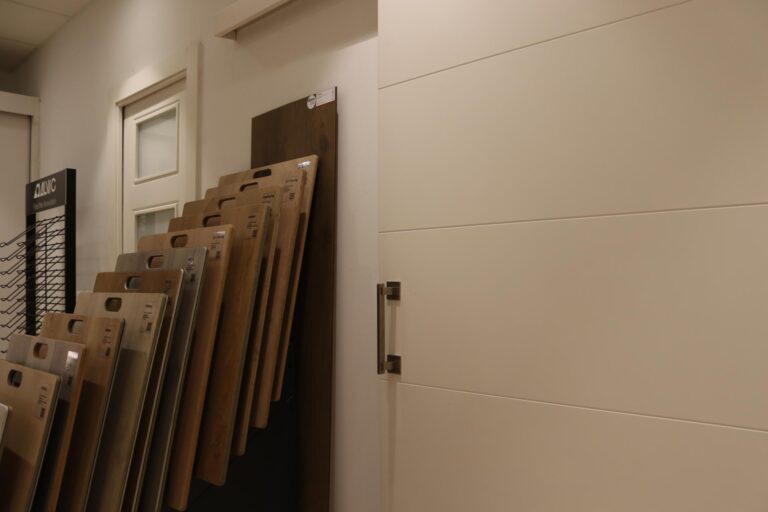 instalacion puertas interiores correderas de madera Mataró Maresme Barcelona | Vista Servicios Integrales