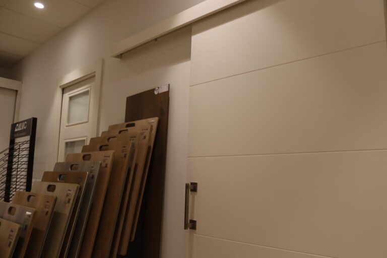 instalacion puertas interiores correderas de madera Mataró Maresme Barcelona | Vista Servicios Integrales