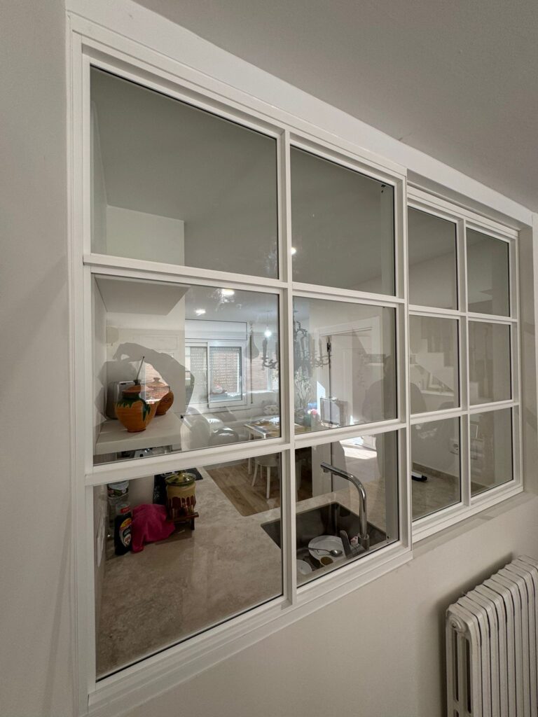 instalacion paneles interiores serie IDA de aluminio en Llavaneres | Vista Servicios Integrales