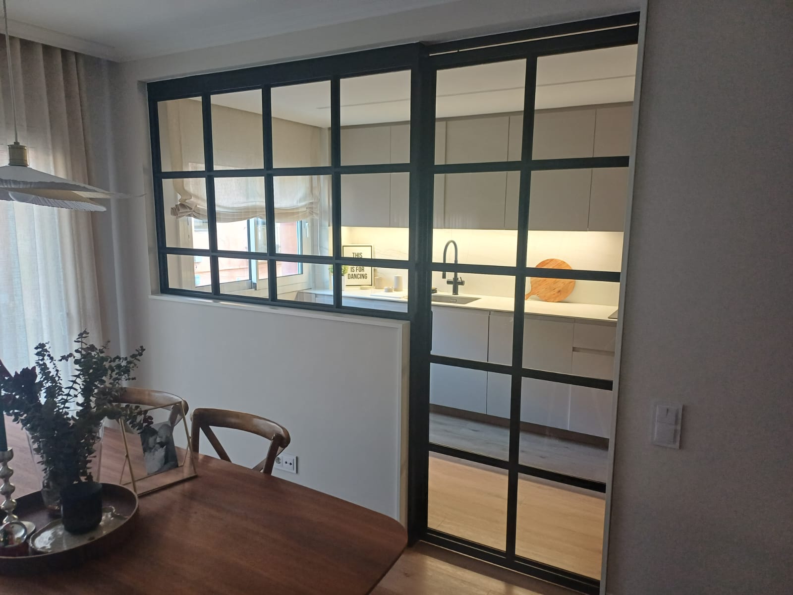 Puertas y paneles interiores de aluminio en Mataró